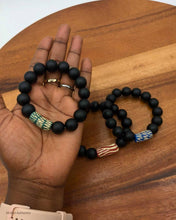 Load image into Gallery viewer, Onyx bracelet with GREEN African bead