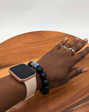 Load image into Gallery viewer, Onyx bracelet with BLUE African bead