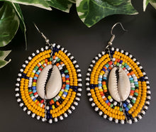 Load image into Gallery viewer, Maasai beaded cowrie necklace set