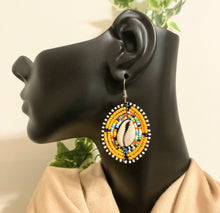 Load image into Gallery viewer, Maasai beaded cowrie necklace set