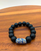 Load image into Gallery viewer, Onyx bracelet with BLUE African bead