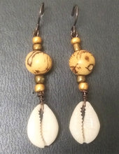 Load image into Gallery viewer, Tagua Cowrie Shell Earrings