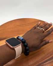 Load image into Gallery viewer, Onyx bracelet with BLUE African bead
