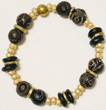 Load image into Gallery viewer, Exquisite Stone and Glass Bracelet
