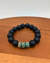 Load image into Gallery viewer, Onyx bracelet with GREEN African bead
