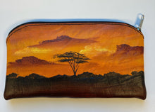 Load image into Gallery viewer, Giraffe Art Painted Purse
