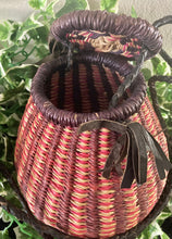 Load image into Gallery viewer, Burgundy Ghanaian Lidded Basket Purse
