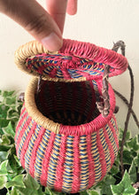 Load image into Gallery viewer, Ghanaian Rambling Rose Lidded Basket Purse
