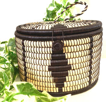 Load image into Gallery viewer, Black &amp; Cream Basket
