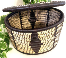 Load image into Gallery viewer, Black &amp; Cream Basket
