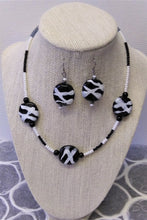 Load image into Gallery viewer, Ebony Ceramics Necklace Set
