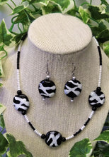 Load image into Gallery viewer, Ebony Ceramics Necklace Set
