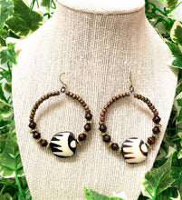 Load image into Gallery viewer, &quot;Kenya&quot; Hoop Earrings
